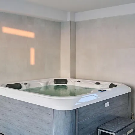 Sea Breeze Chill Out Infinity & Pool-parking Appartement *