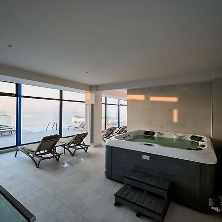 Sea Breeze Chill Out Infinity & Pool-parking Appartement