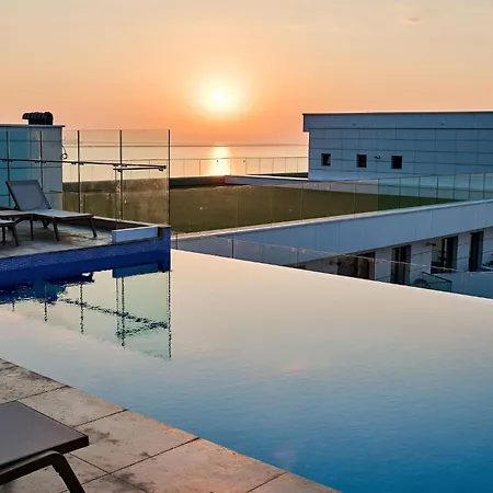 Sea Breeze Chill Out Infinity & Pool-parking