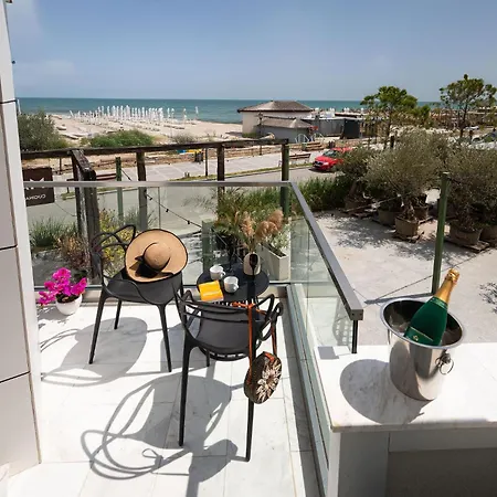 Sea Breeze Chill Out Infinity & Pool-parking Năvodari