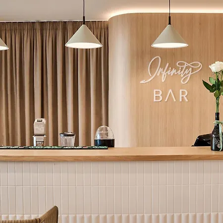 Sea Breeze Chill Out Infinity & Pool-parking Appartement