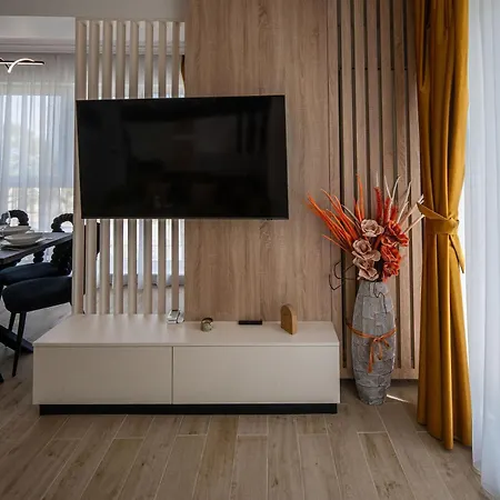 Sea Breeze Chill Out Infinity & Pool-parking Apartment
