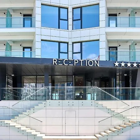 Sea Breeze Chill Out Infinity & Pool-parking Apartment *