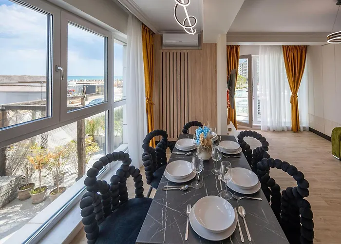 Sea Breeze Chill Out Infinity & Pool-parking Apartment *